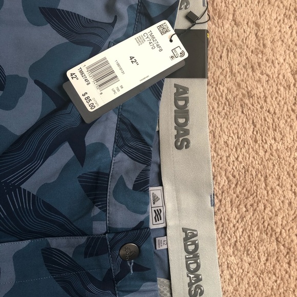 Adidas golf shorts NWT Size 42 - Picture 1 of 2